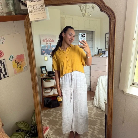 Cropped Collared Button Up Shirt - Picture 2 of 3